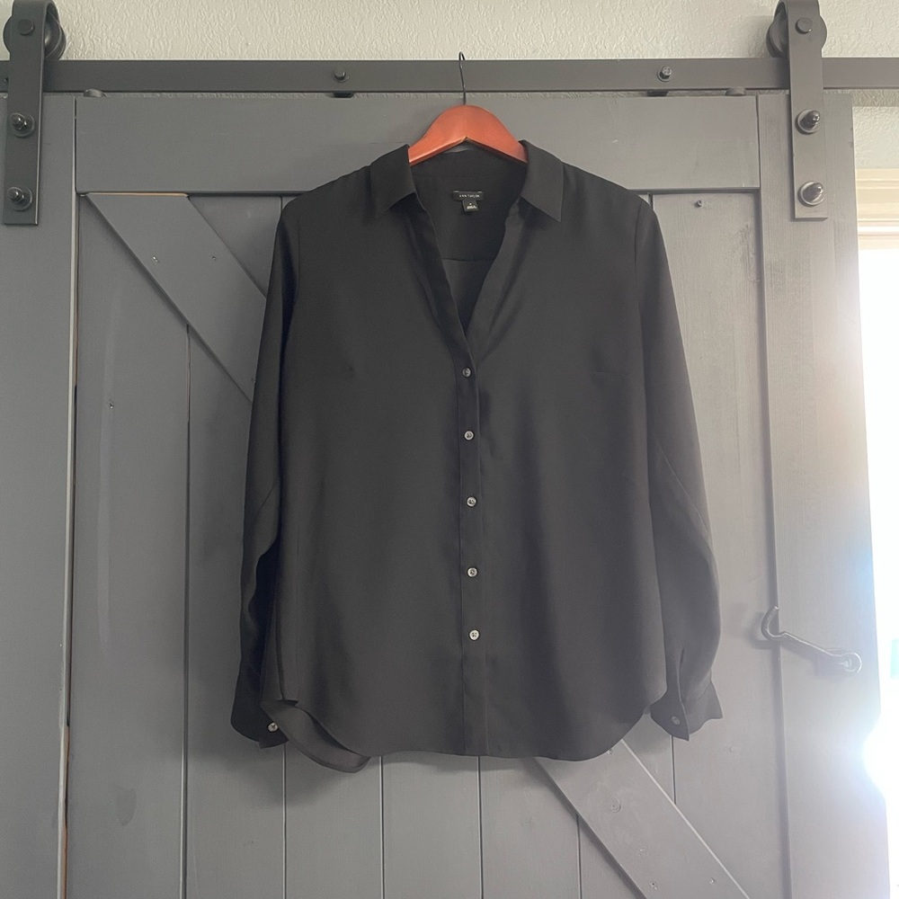 Ann Taylor Black Long-Sleeve Button Blouse